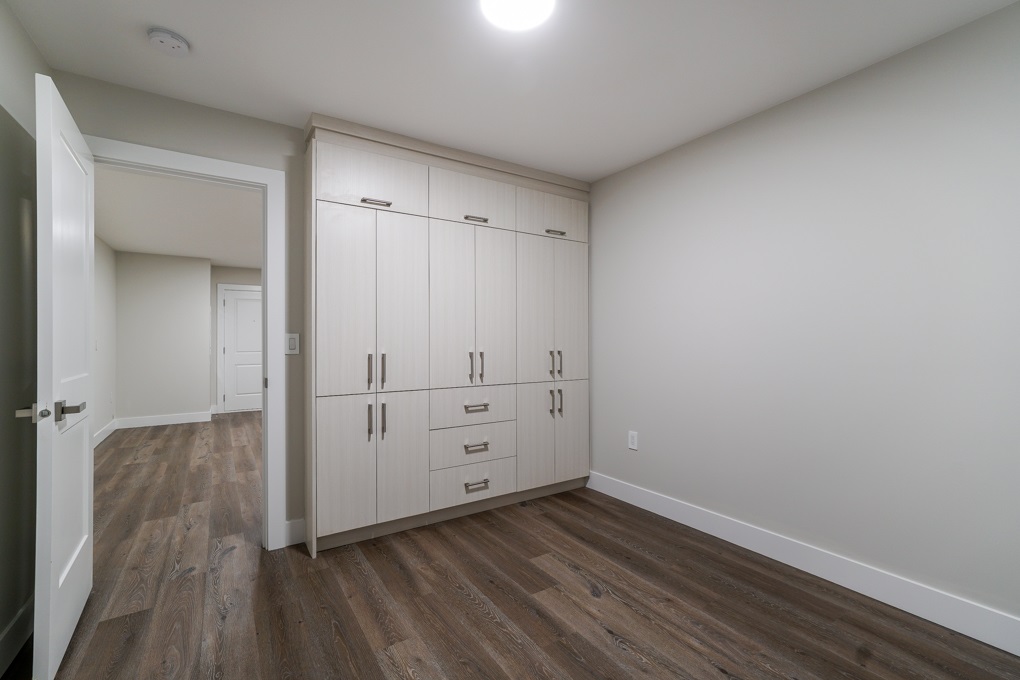 8225 ROYAL OAK AVENUE BURNABY V5J4L1 6