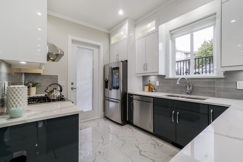8225 ROYAL OAK AVENUE BURNABY V5J4L1 14