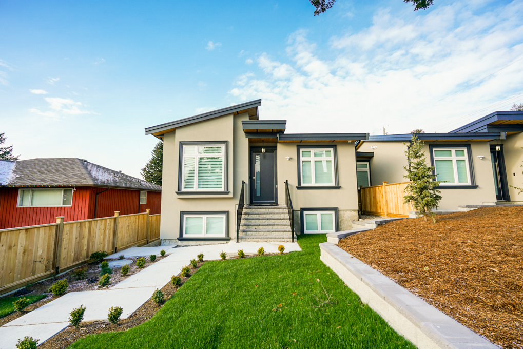 8227 Royal Oak Ave Burnaby V5J 4L1 2