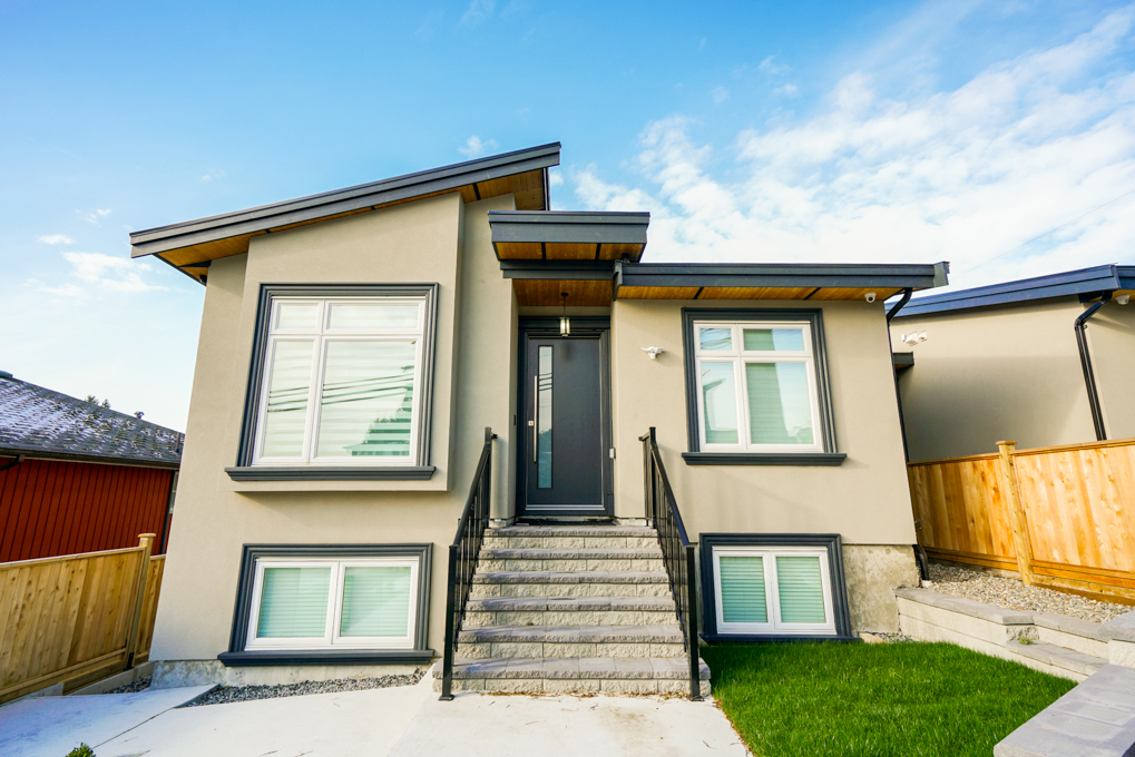 8227 Royal Oak Ave Burnaby V5J4L1