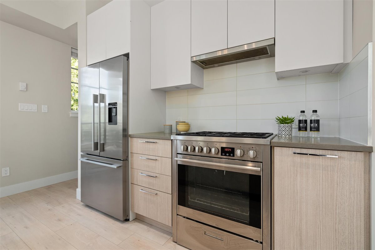 1-5202 SAVILE ROW, BURNABY 18