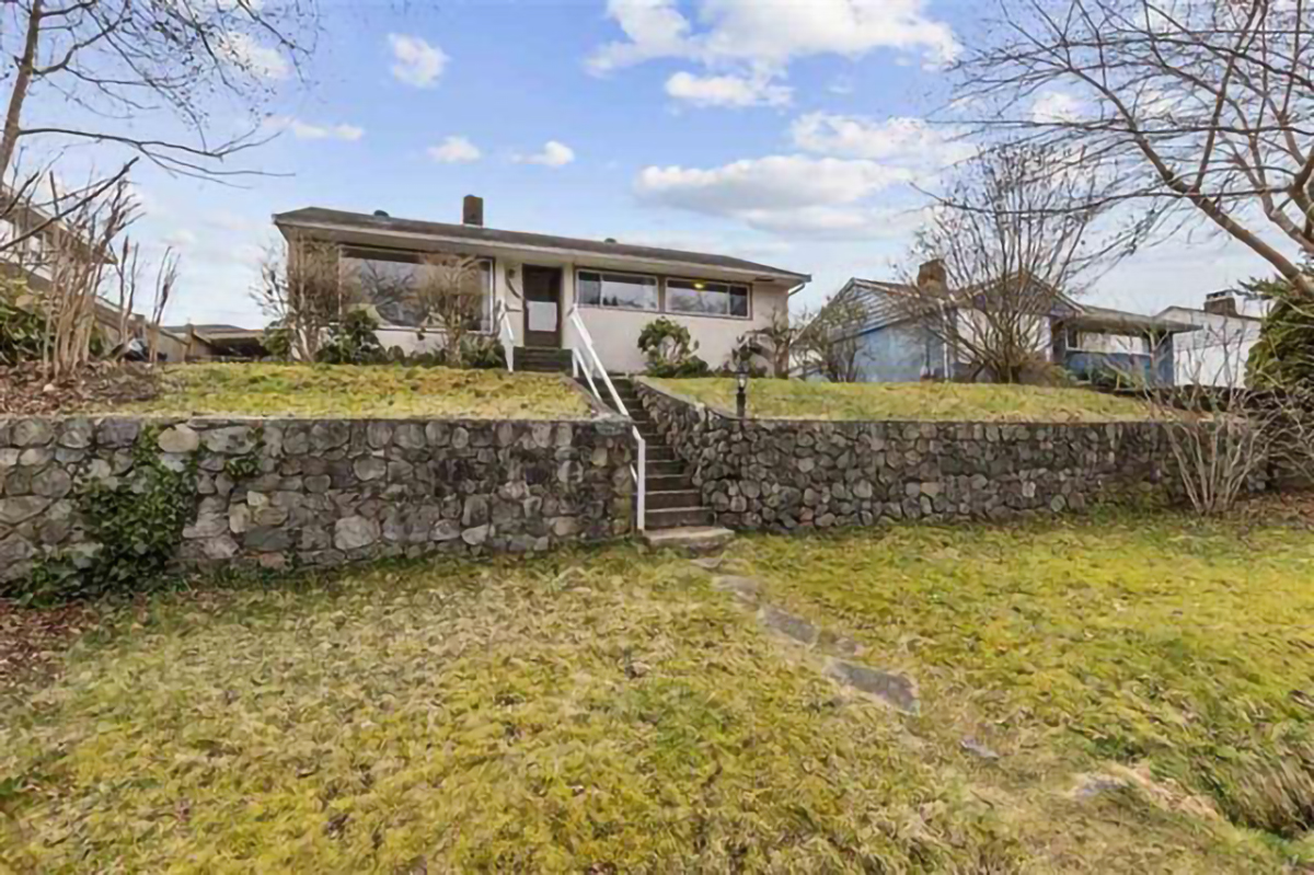 7034 Malibu Drive, Burnaby 2