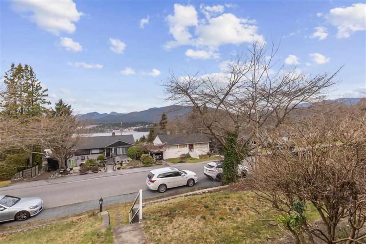 7034 Malibu Drive, Burnaby 3