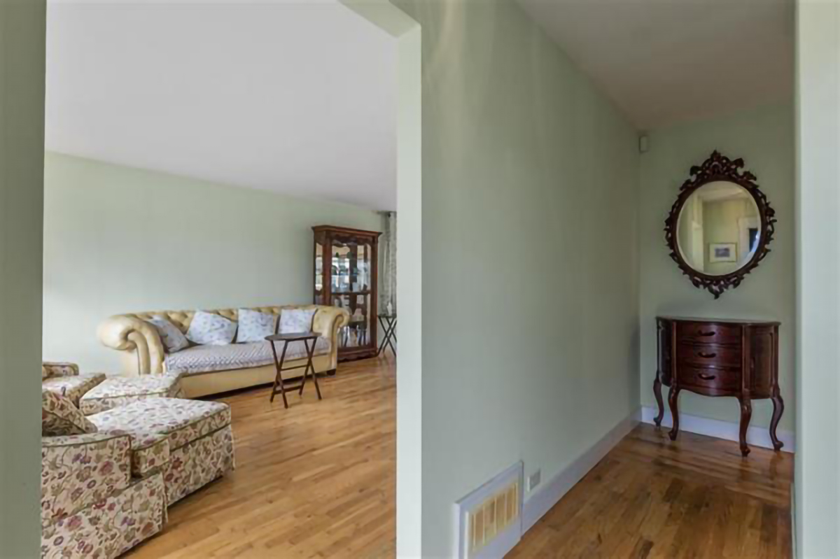 7034 Malibu Drive, Burnaby 4