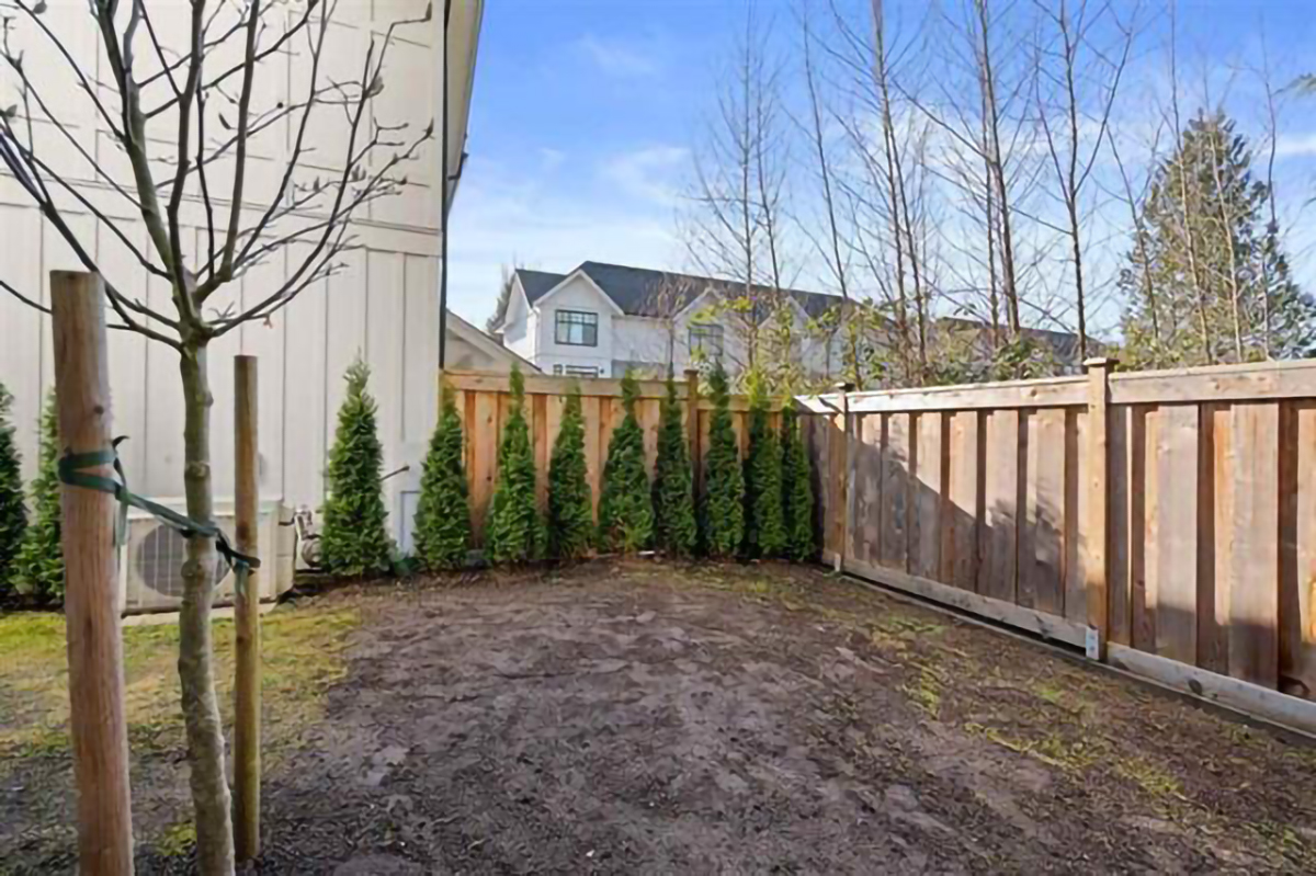1 5202 Savile Row, Burnaby 24