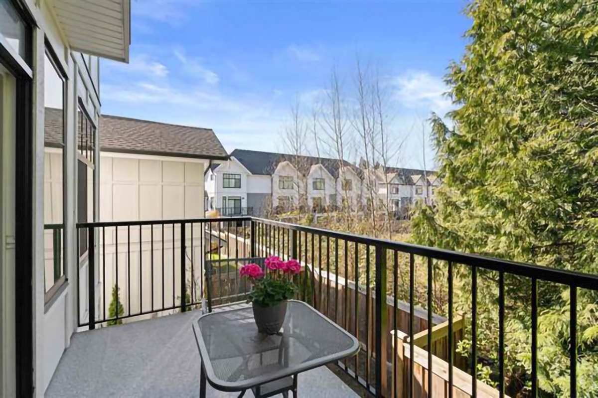 1 5202 Savile Row, Burnaby 25