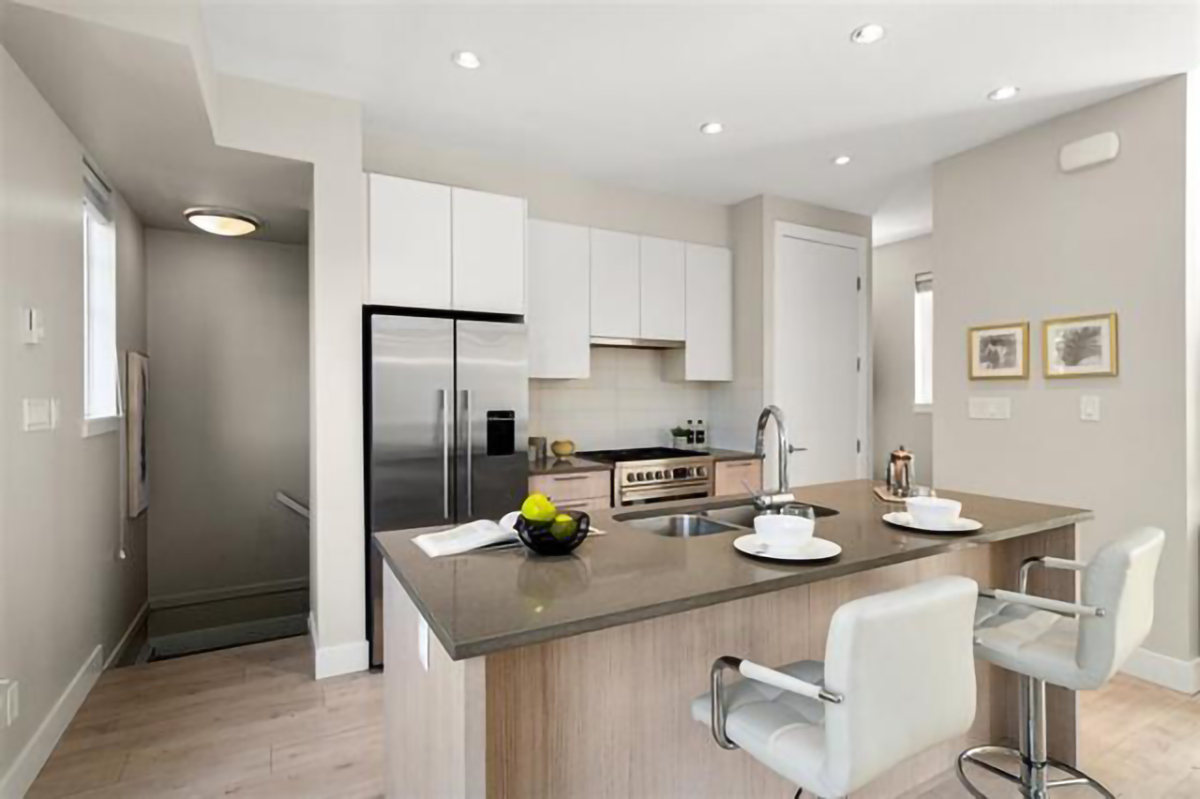 1 5202 Savile Row, Burnaby 9