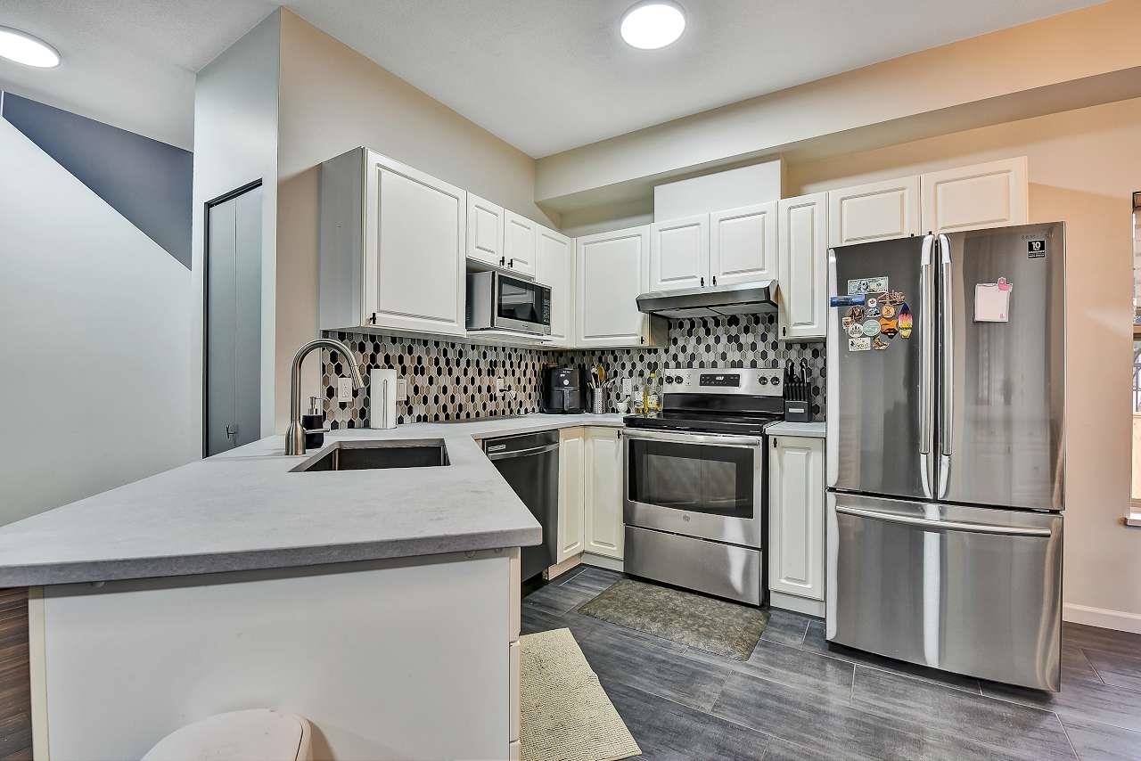 17 8675 209 STREET 5