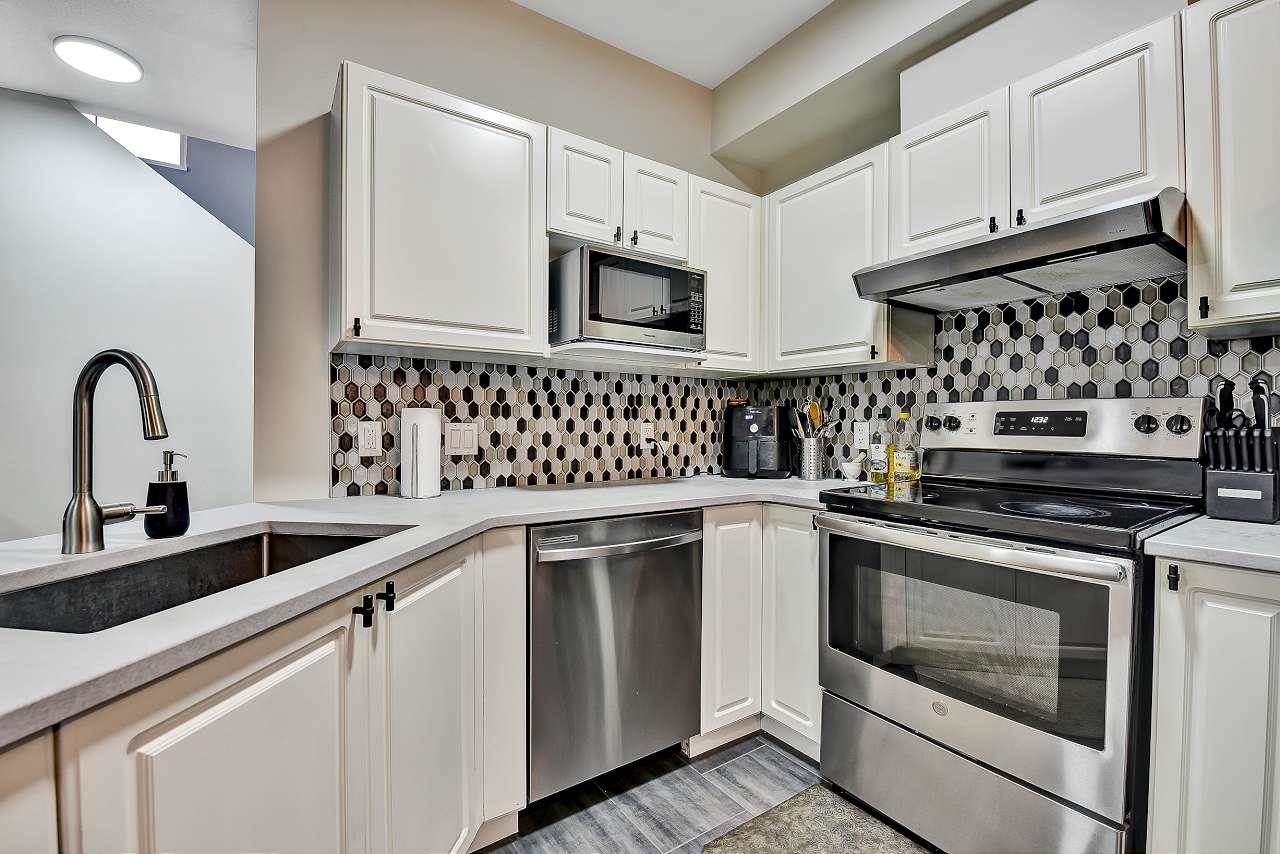 17 8675 209 STREET 6