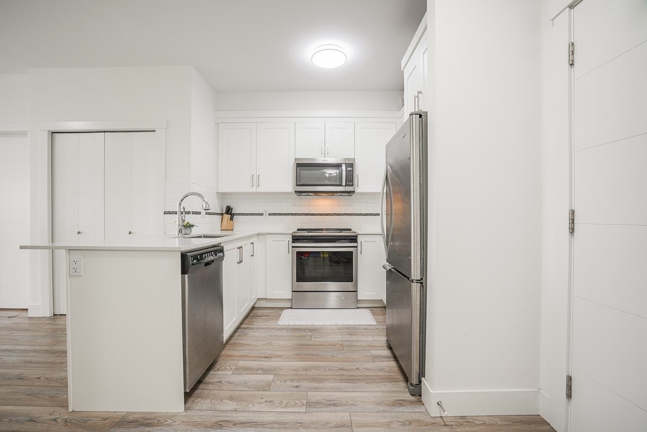 406 22577 ROYAL CRESCENT 10