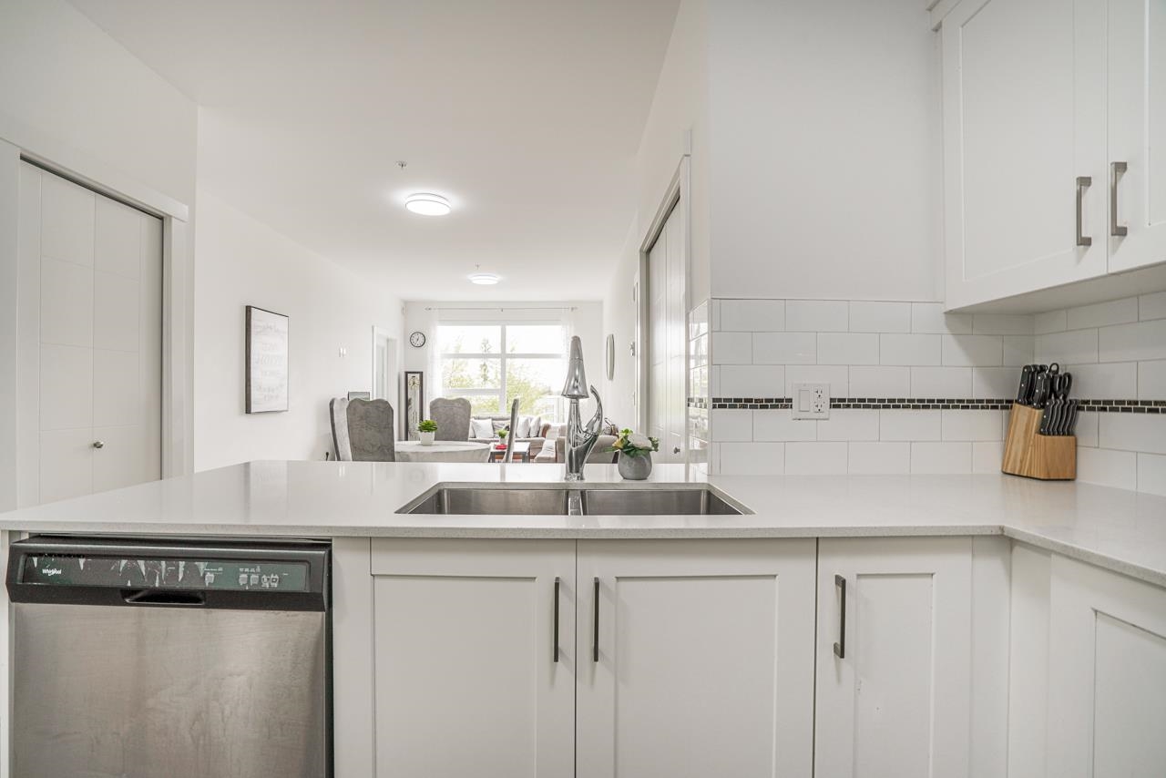 406 22577 ROYAL CRESCENT 11