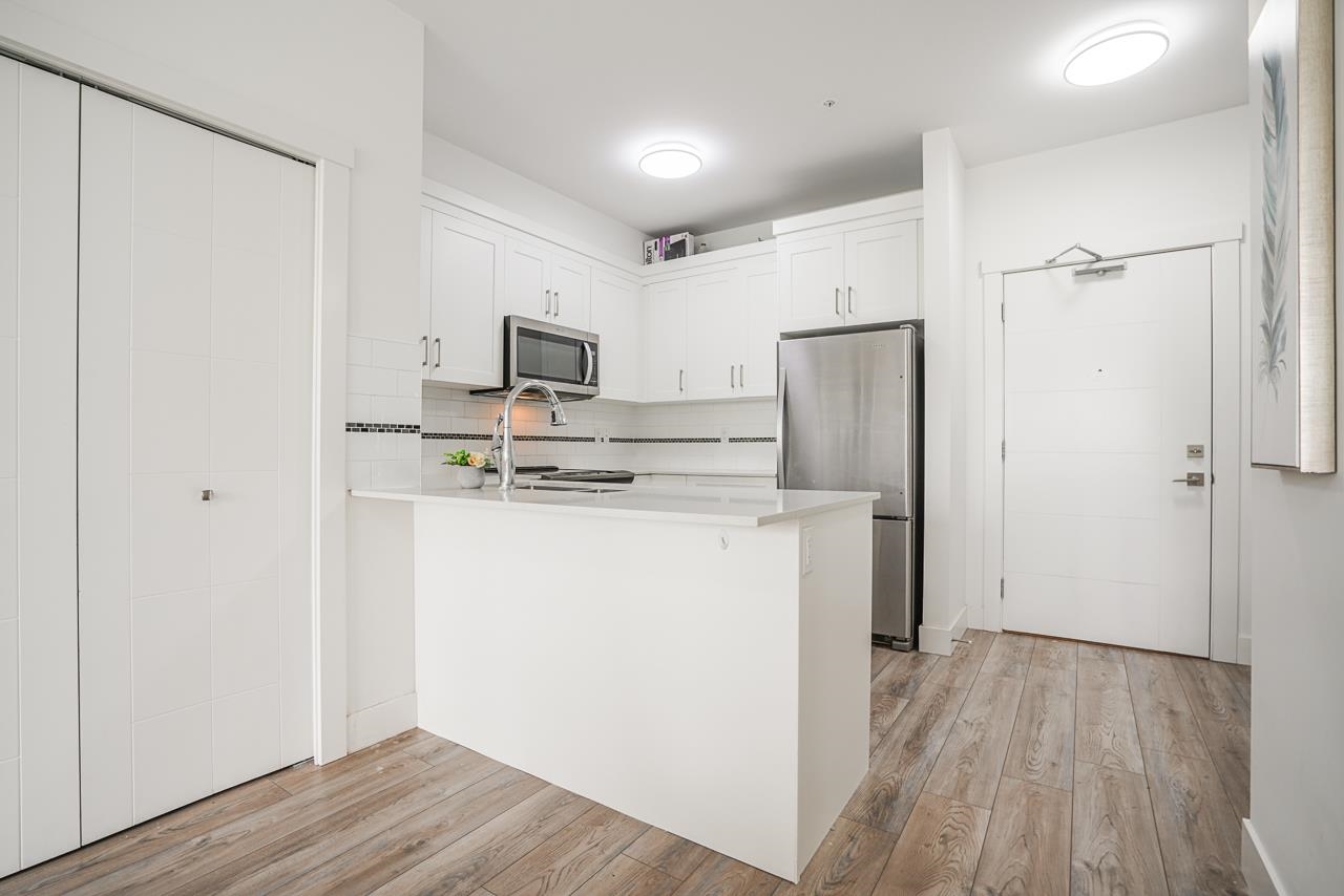 406 22577 ROYAL CRESCENT 13