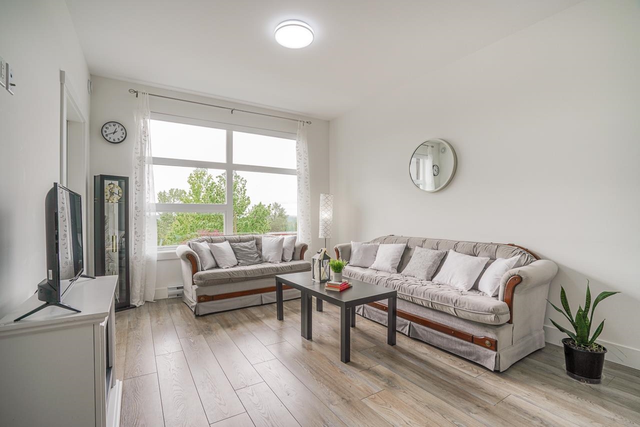 406 22577 ROYAL CRESCENT 6