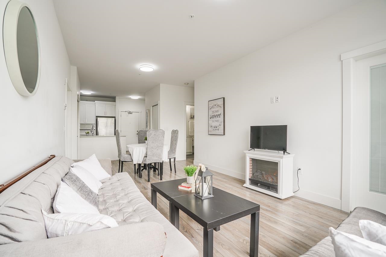 406 22577 ROYAL CRESCENT 7