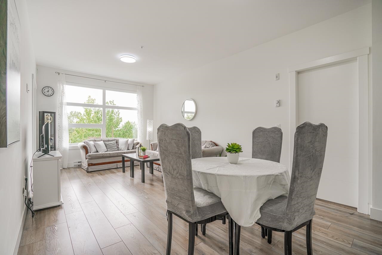 406 22577 ROYAL CRESCENT 8
