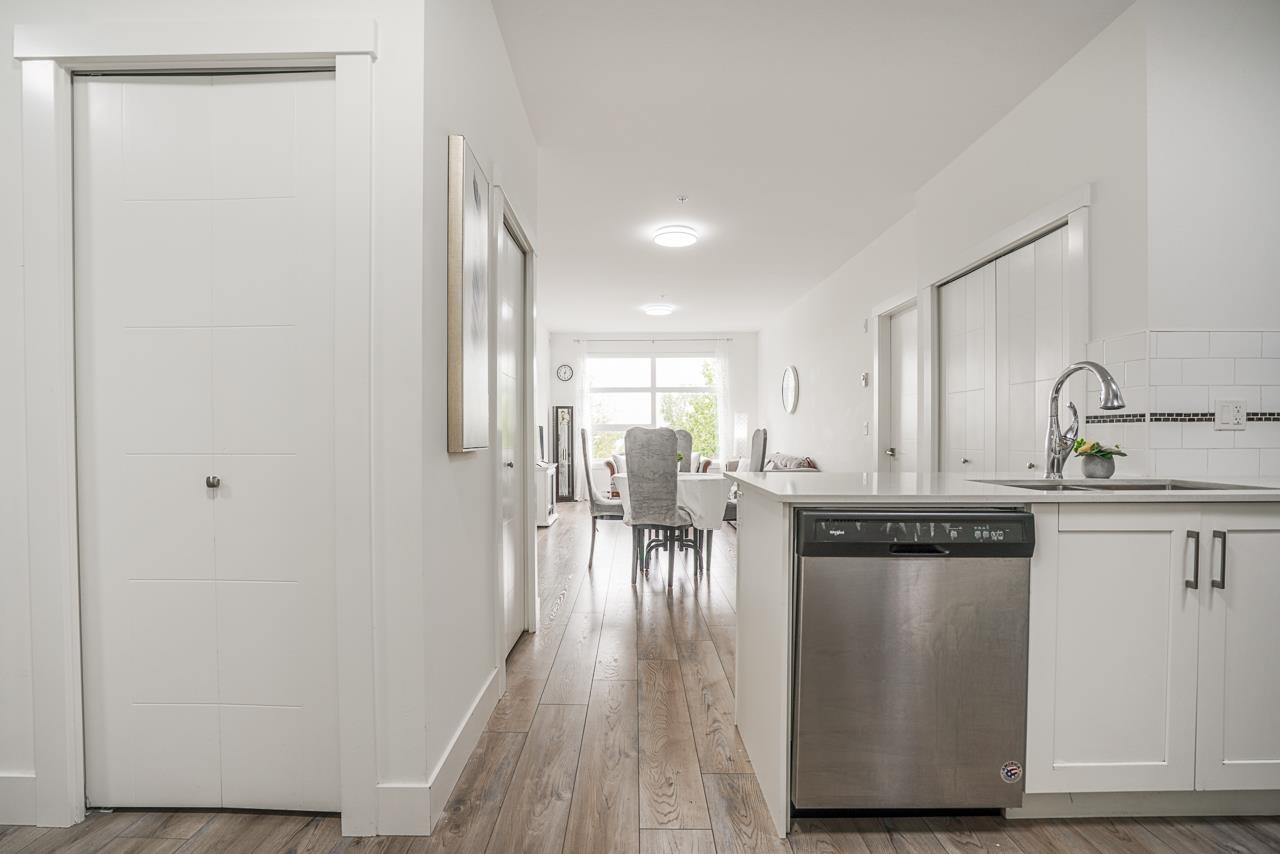 406 22577 ROYAL CRESCENT 9