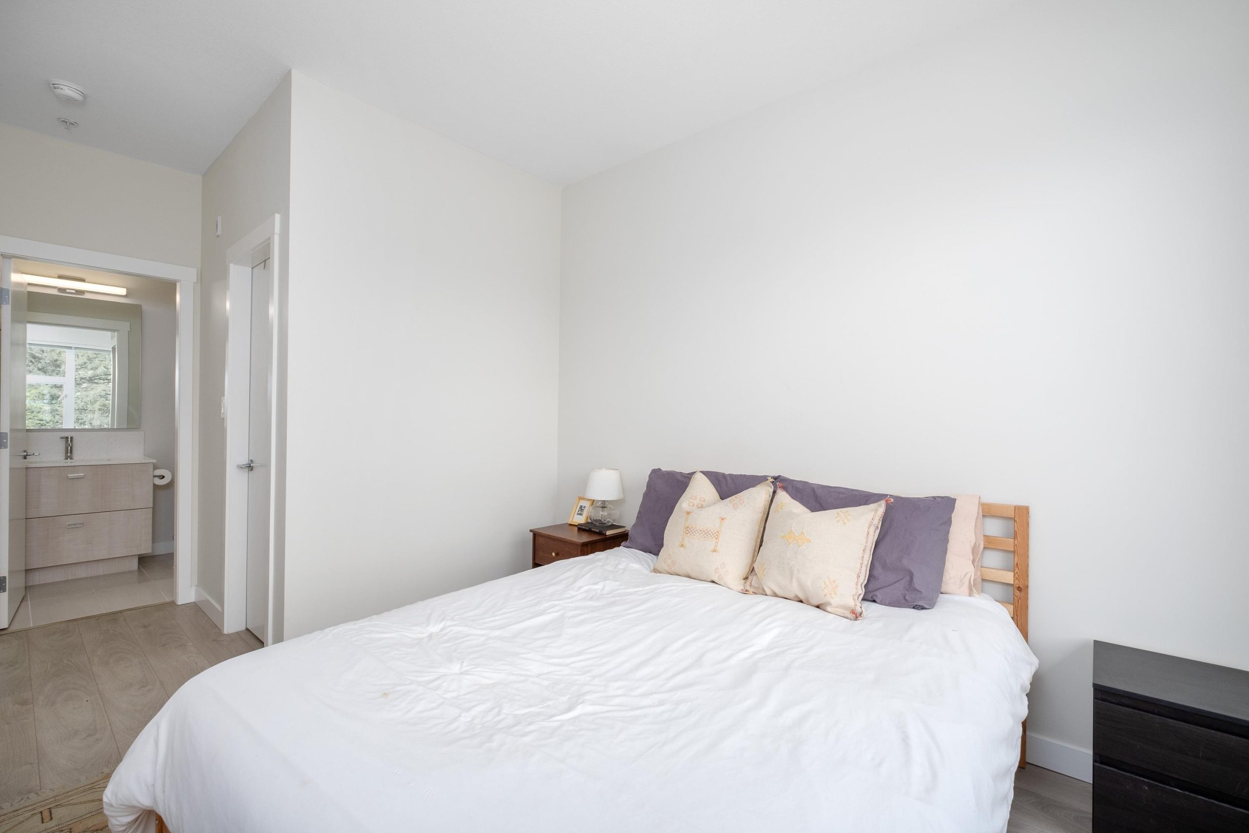 524 10838 WHALLEY BOULEVARD 16