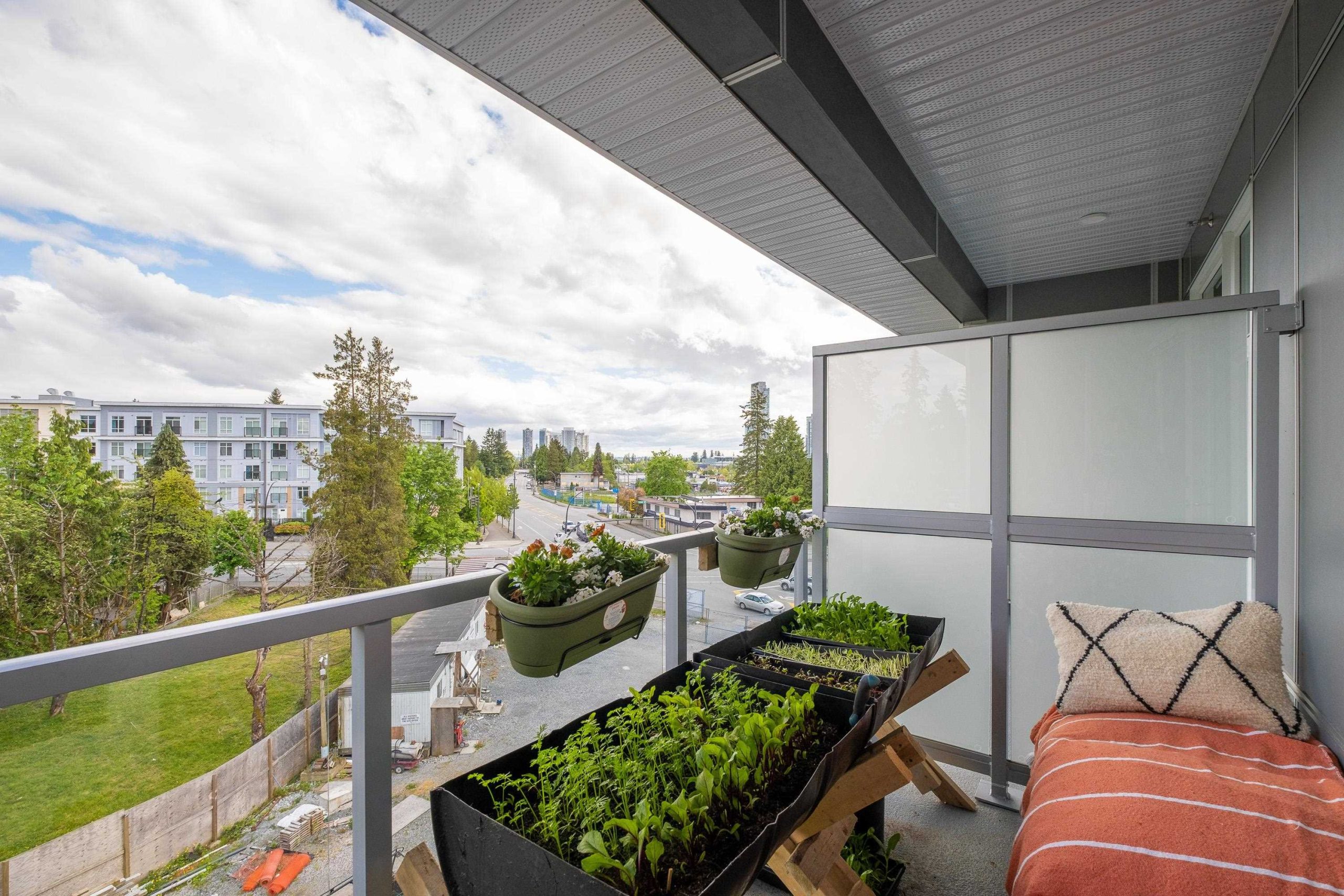 524 10838 WHALLEY BOULEVARD 20