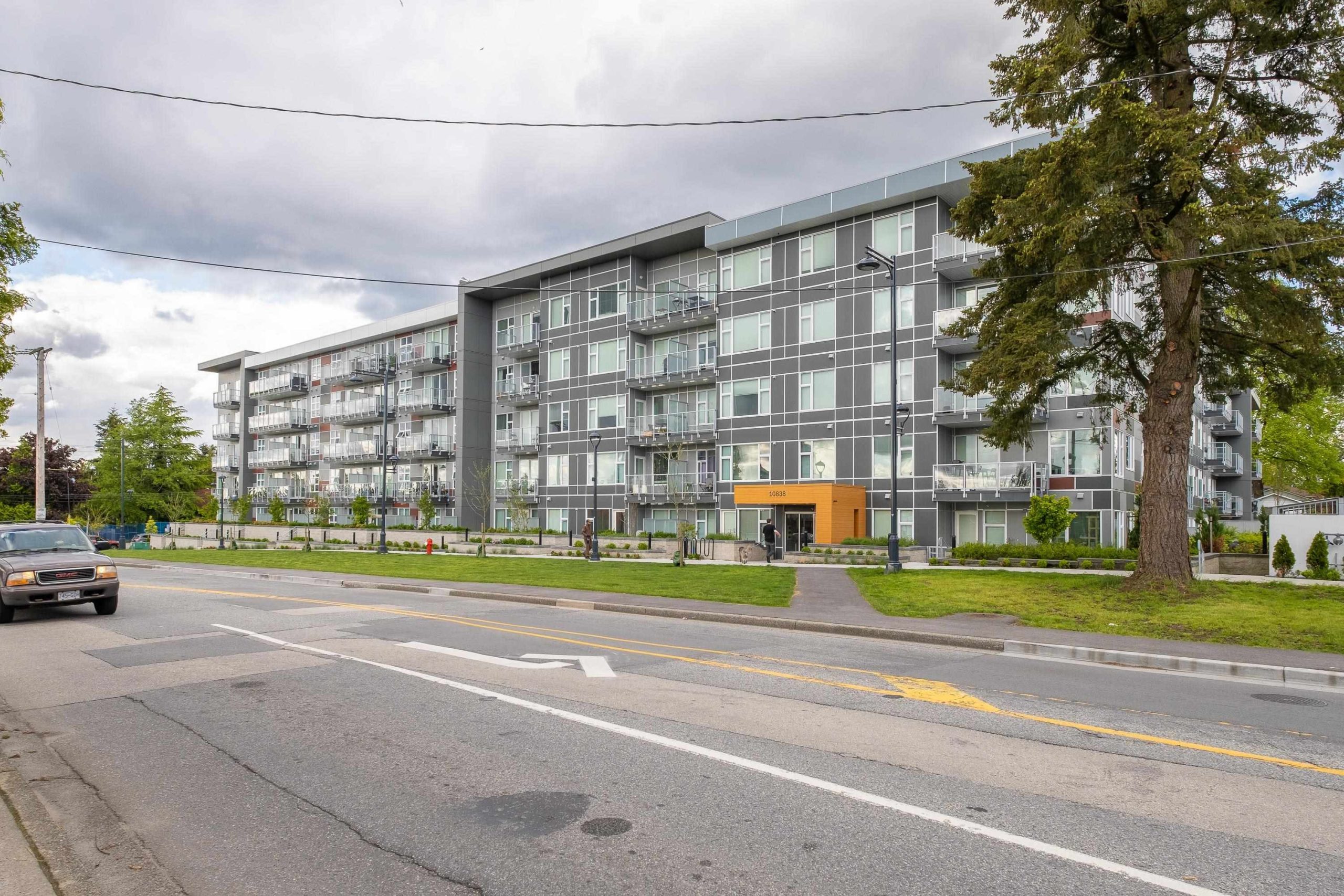 524 10838 WHALLEY BOULEVARD 30