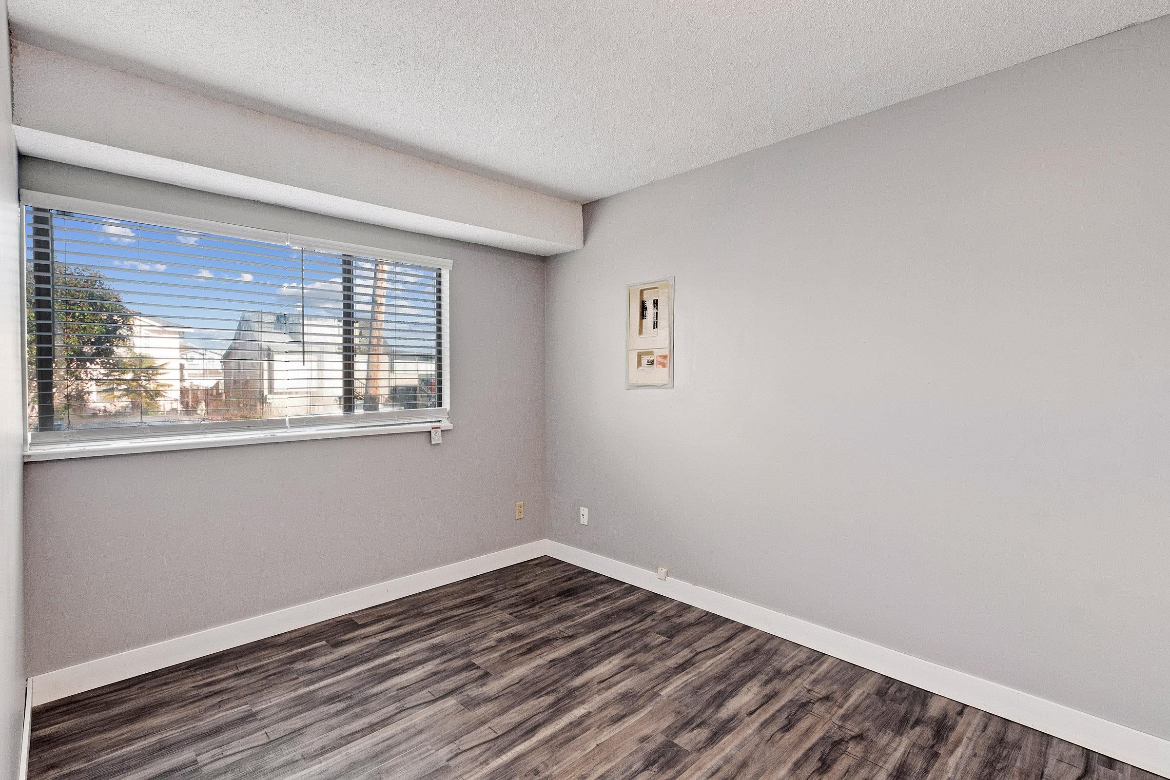 362 PEMBINA STREET 23