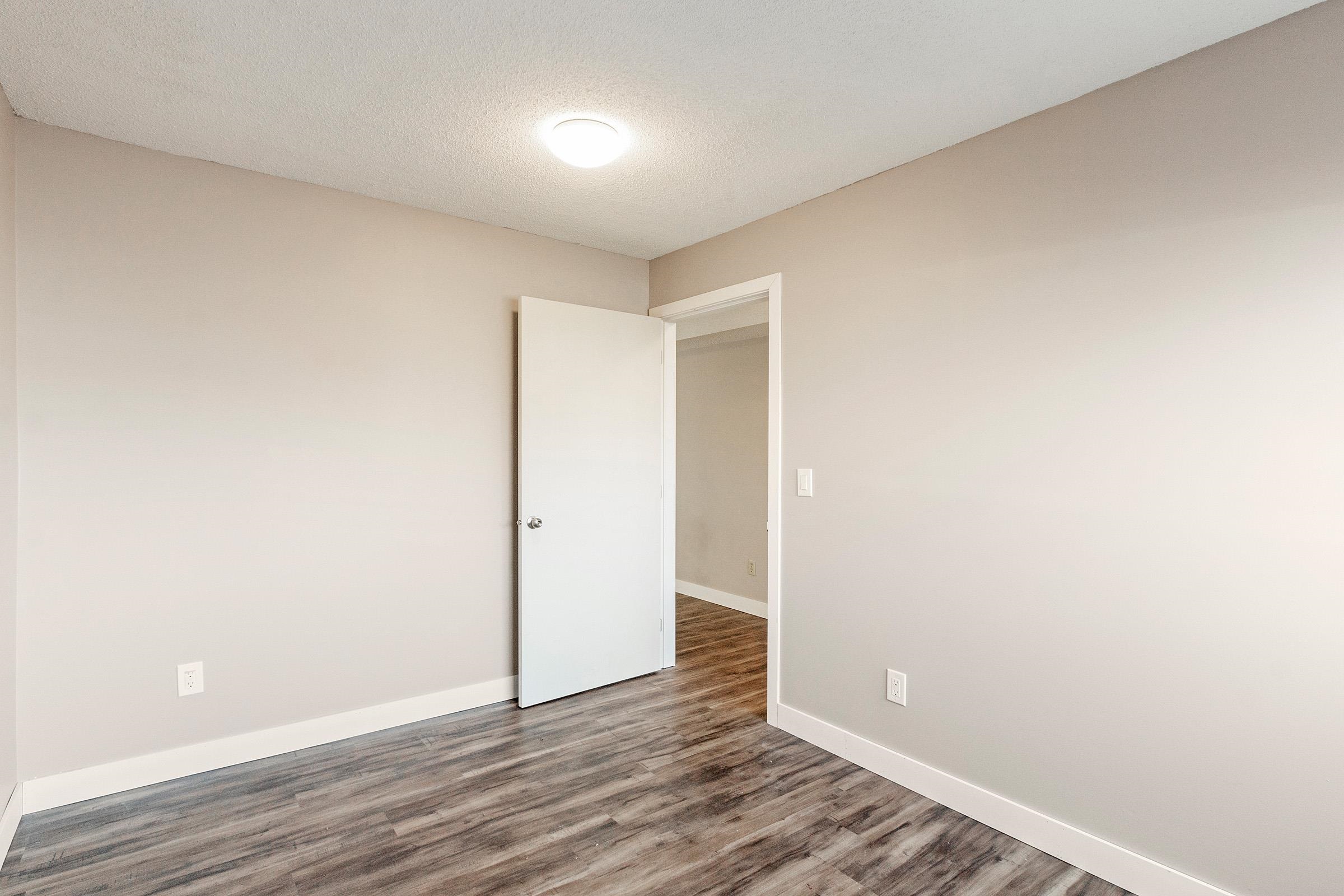 362 PEMBINA STREET 26