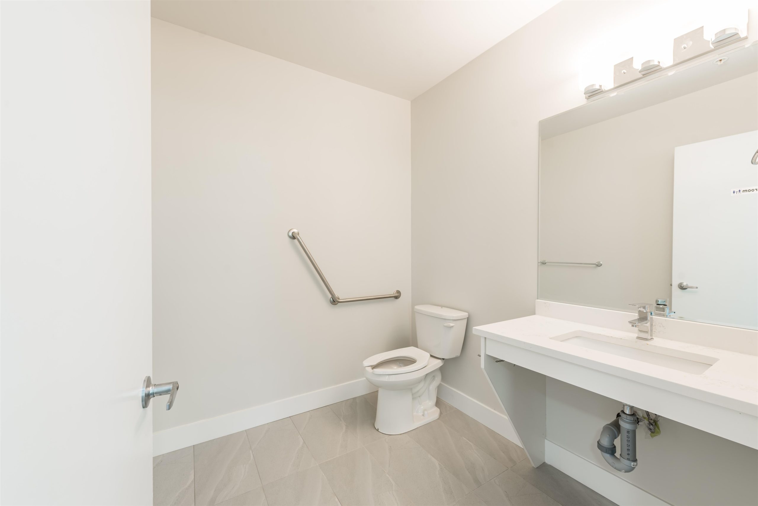 206 13799 101 AVENUE 18