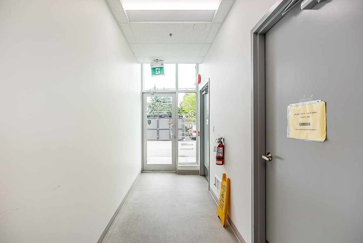 4695 Canada Way, Burnaby 23