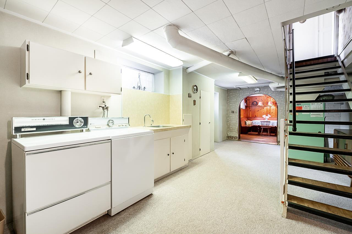 7046 Sierra Drive, Burnaby 32