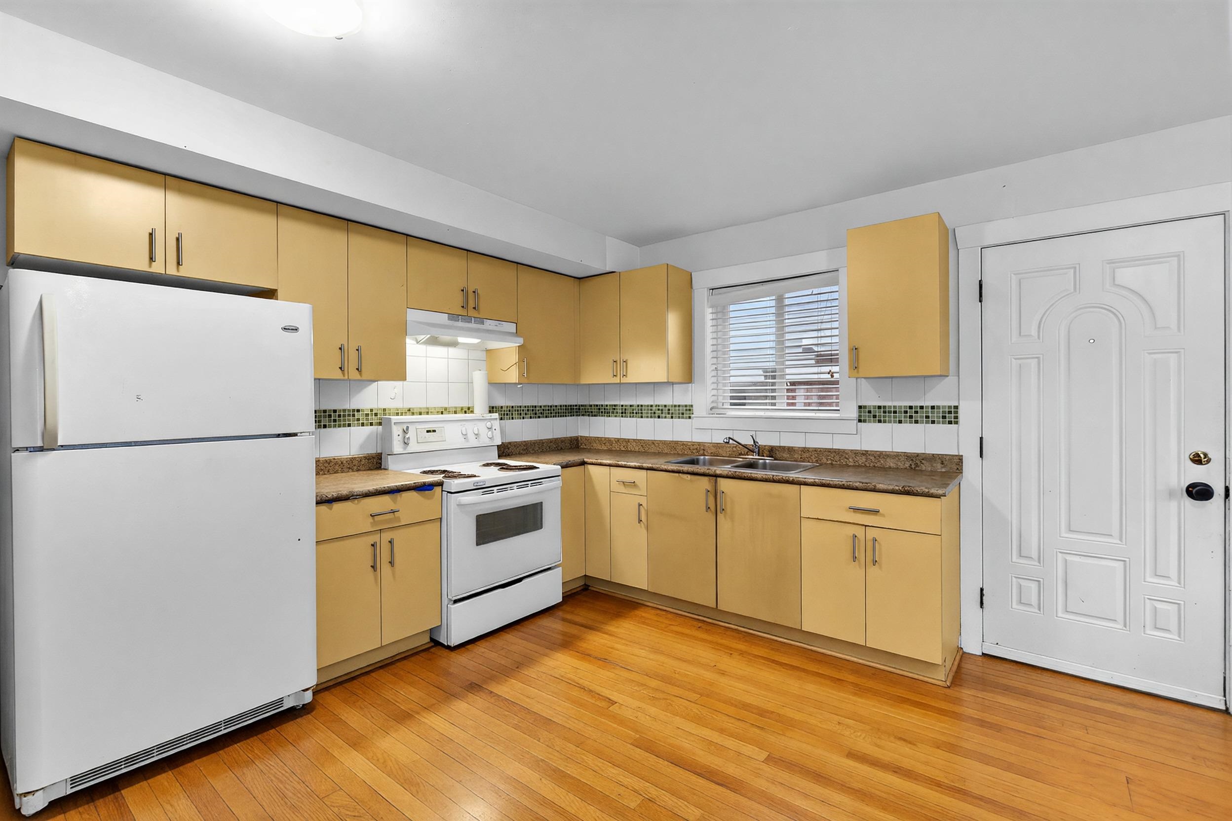 14906 92 AVENUE, SURREY 37