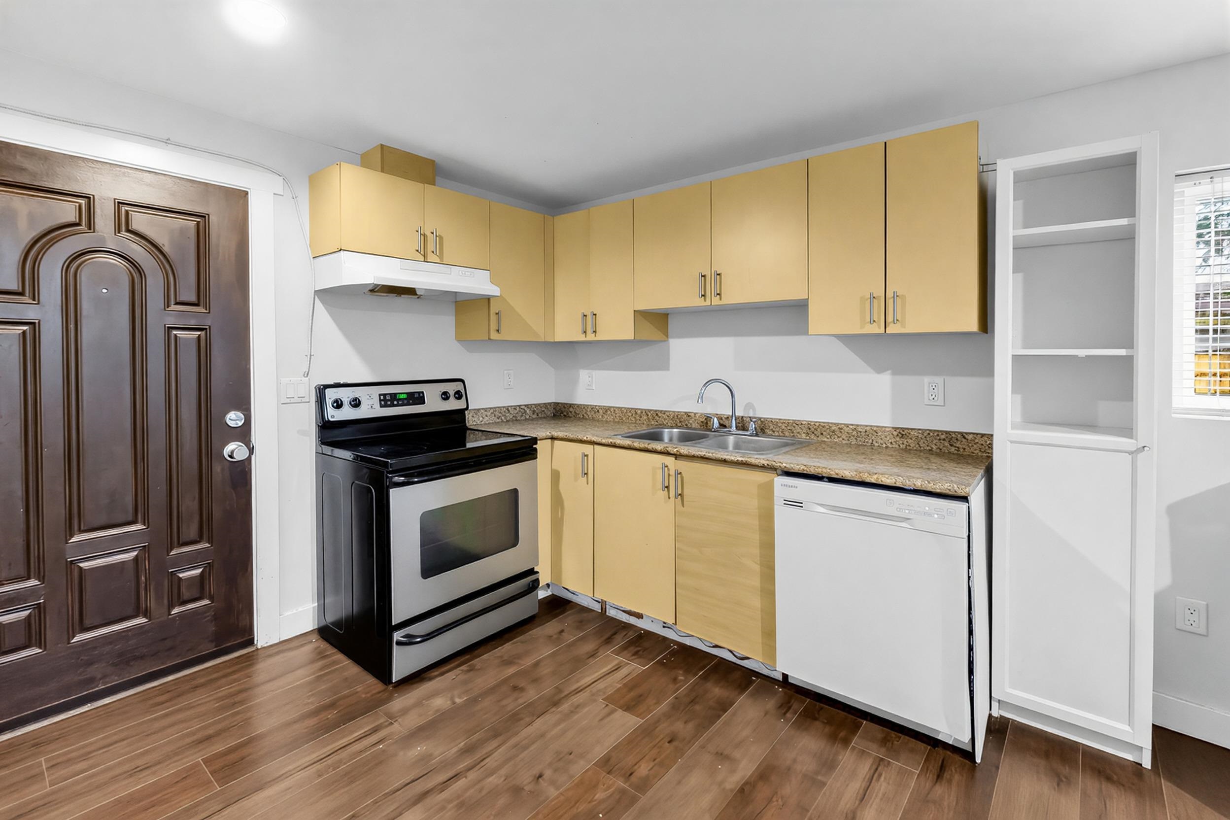 14906 92 AVENUE, SURREY 32